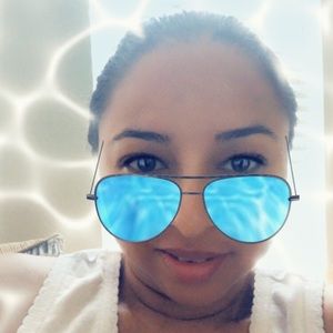 Meet your Posher, Adriana